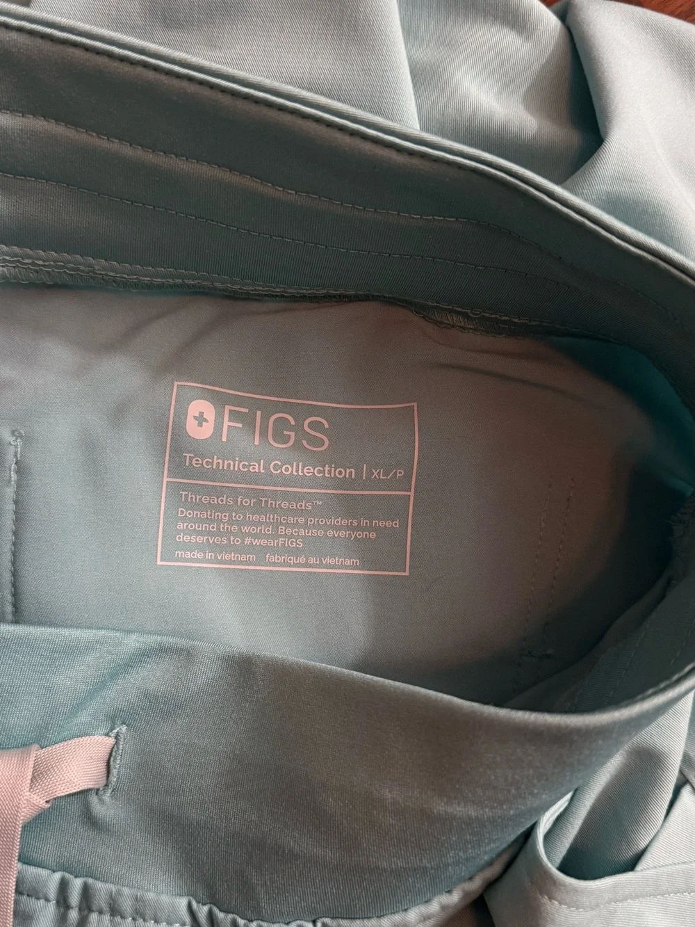 Figs Zamora Women’s Teal Jogger Scrubs with Utility Pocket - Picture 13 of 15